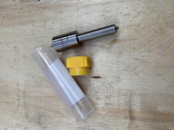 Einspritzdüse Düseneinsatz DLLA 145 S 448  UTB 300 445 550